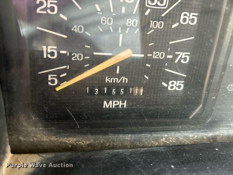 image for item NR9478 1986 Ford F600  bucket truck