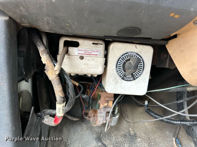 image for item NR9478 1986 Ford F600  bucket truck