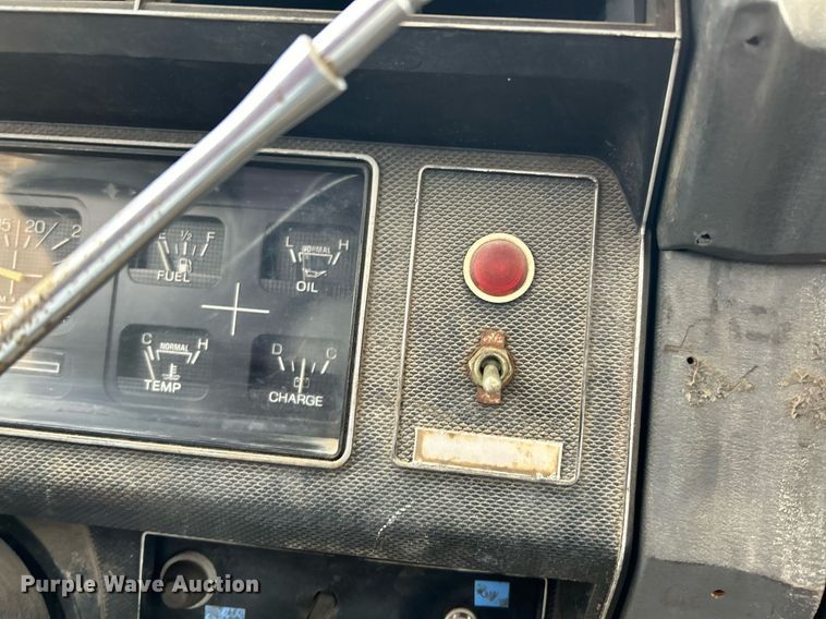 image for item NR9478 1986 Ford F600  bucket truck