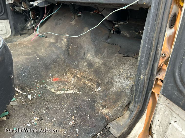 image for item NR9478 1986 Ford F600  bucket truck