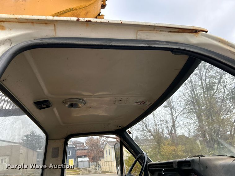 image for item NR9478 1986 Ford F600  bucket truck