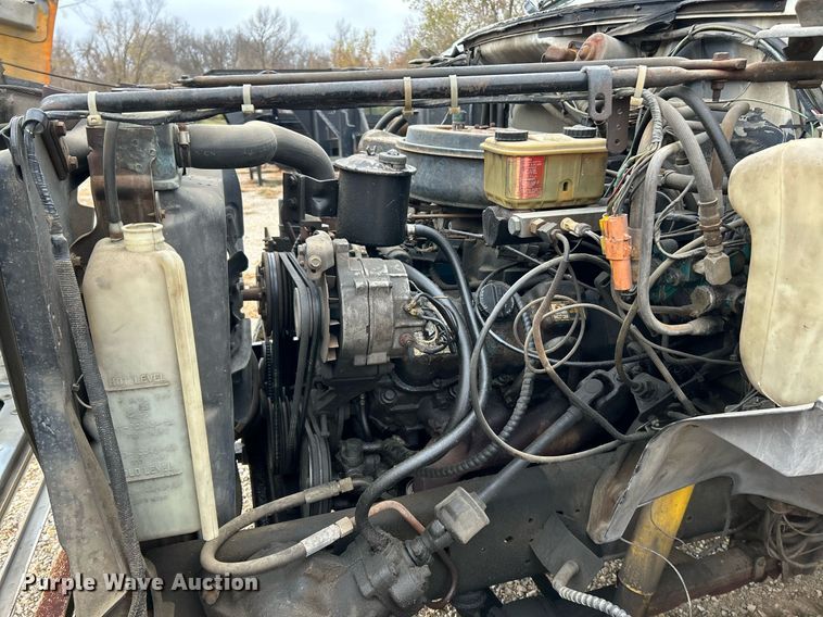 image for item NR9478 1986 Ford F600  bucket truck