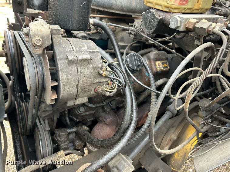 image for item NR9478 1986 Ford F600  bucket truck