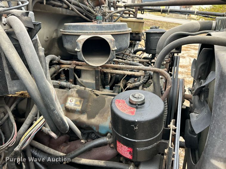 image for item NR9478 1986 Ford F600  bucket truck