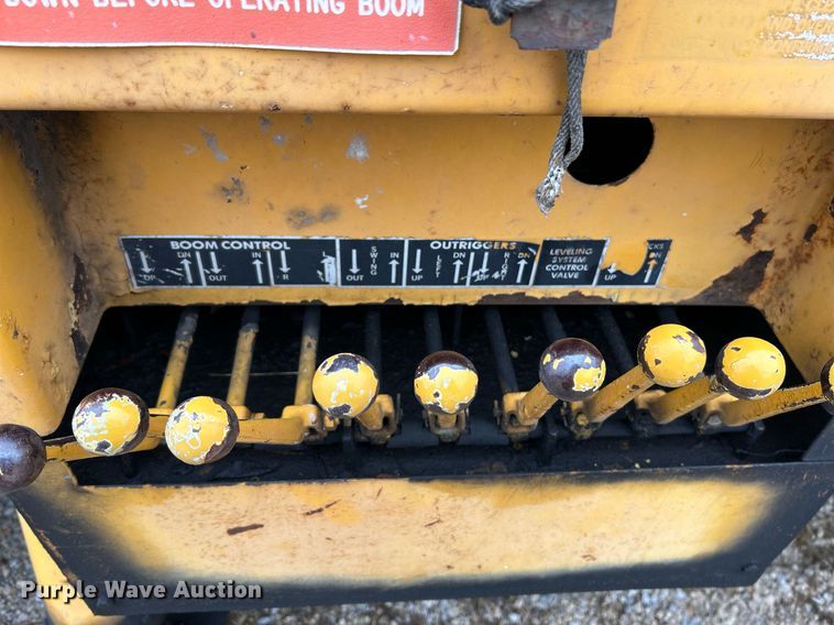 image for item NR9478 1986 Ford F600  bucket truck