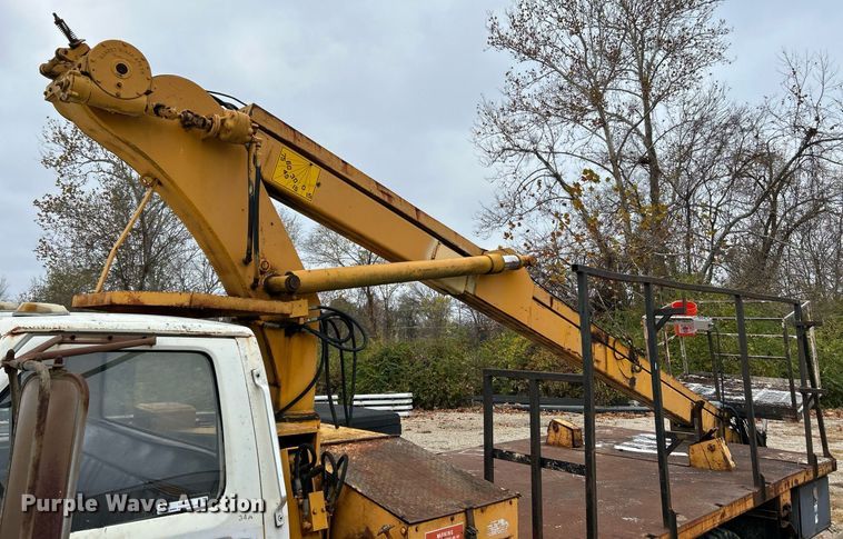 image for item NR9478 1986 Ford F600  bucket truck