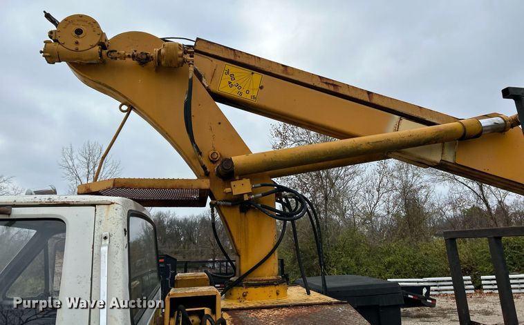 image for item NR9478 1986 Ford F600  bucket truck