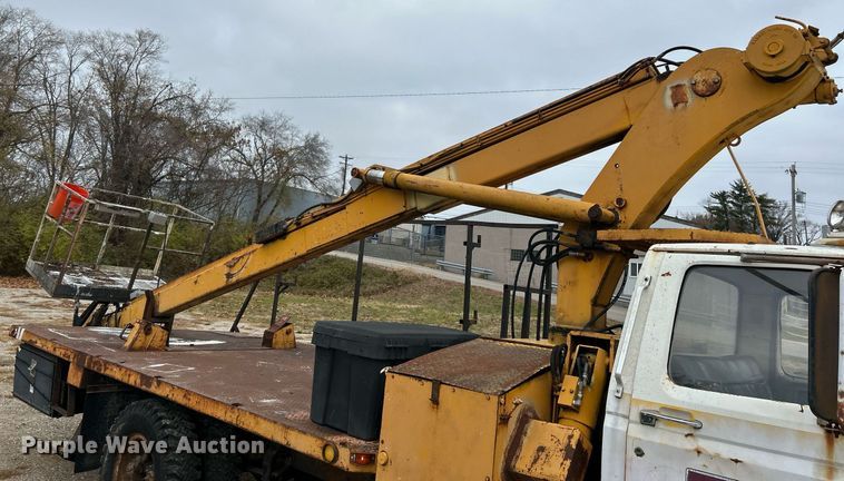 image for item NR9478 1986 Ford F600  bucket truck