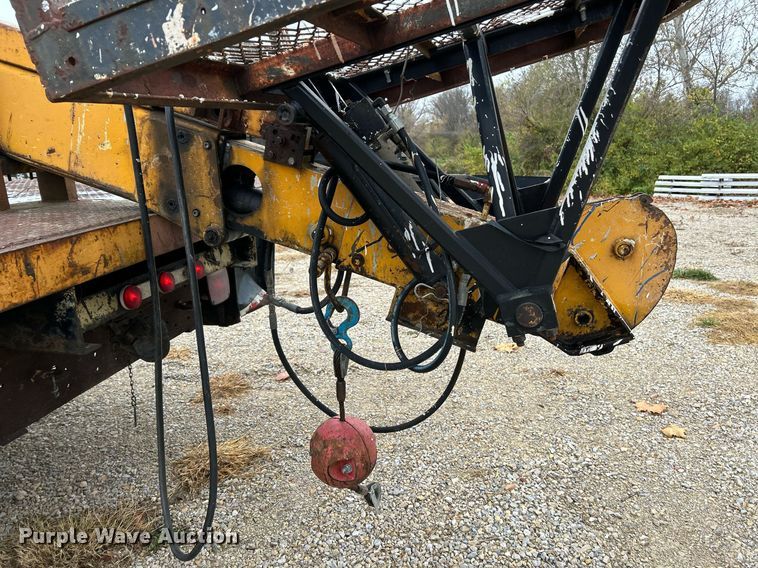 image for item NR9478 1986 Ford F600  bucket truck