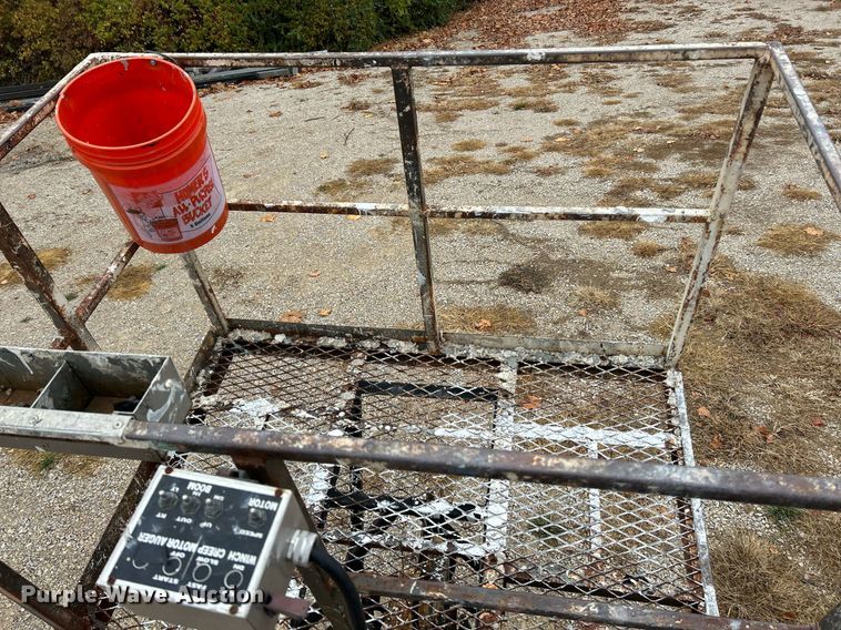 image for item NR9478 1986 Ford F600  bucket truck