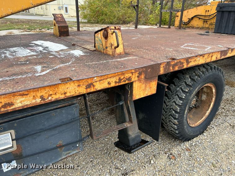 image for item NR9478 1986 Ford F600  bucket truck