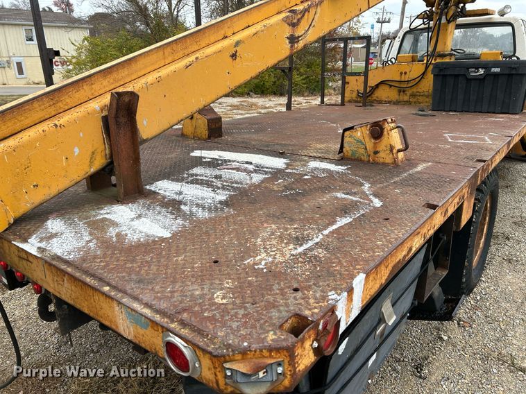 image for item NR9478 1986 Ford F600  bucket truck