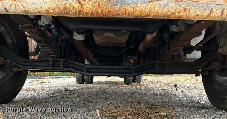 image for item NR9478 1986 Ford F600  bucket truck