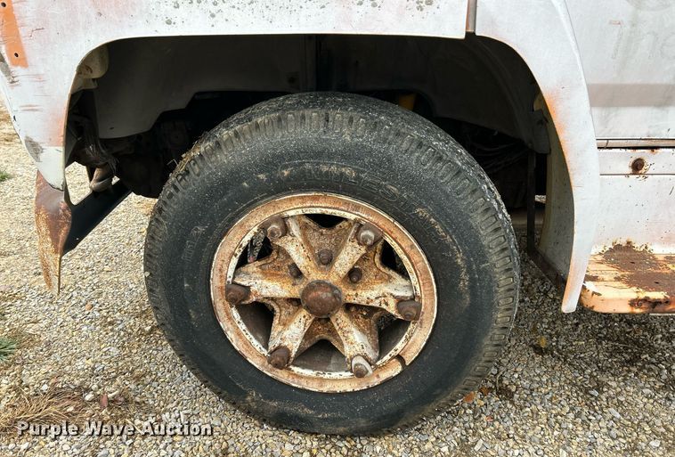 image for item NR9478 1986 Ford F600  bucket truck