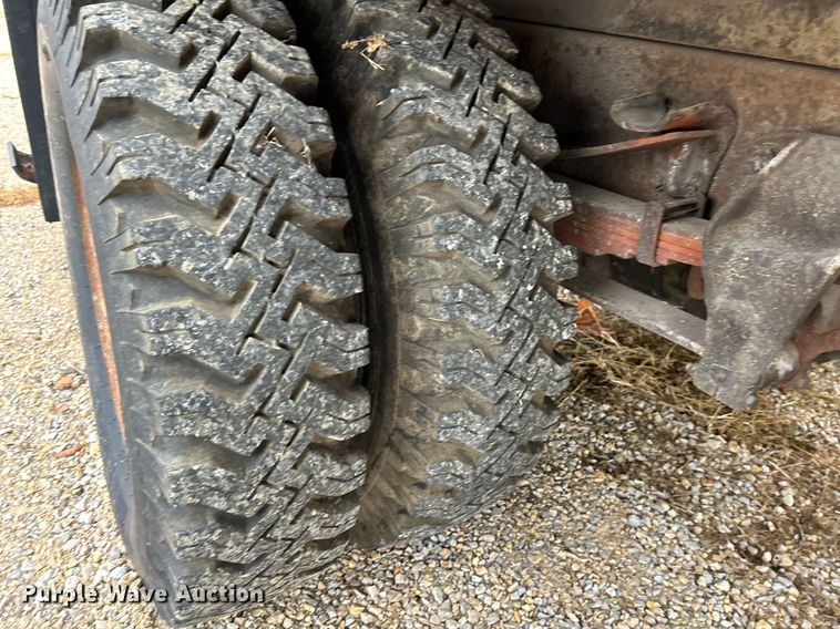 image for item NR9478 1986 Ford F600  bucket truck