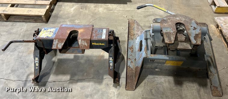 image for item NR9485 (2) 5th wheel hitches