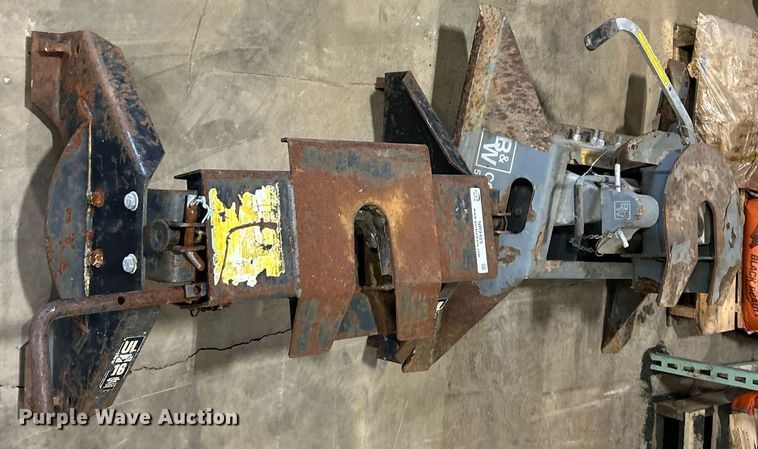 image for item NR9485 (2) 5th wheel hitches