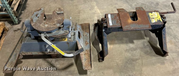 image for item NR9485 (2) 5th wheel hitches