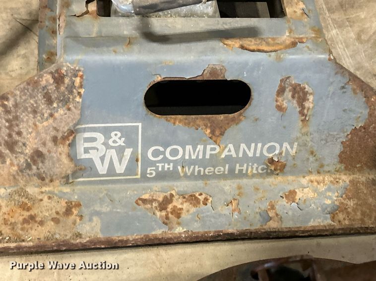 image for item NR9485 (2) 5th wheel hitches