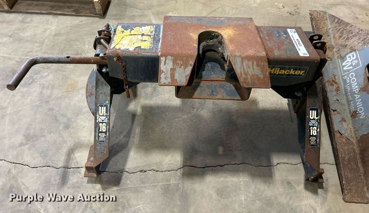 image for item NR9485 (2) 5th wheel hitches