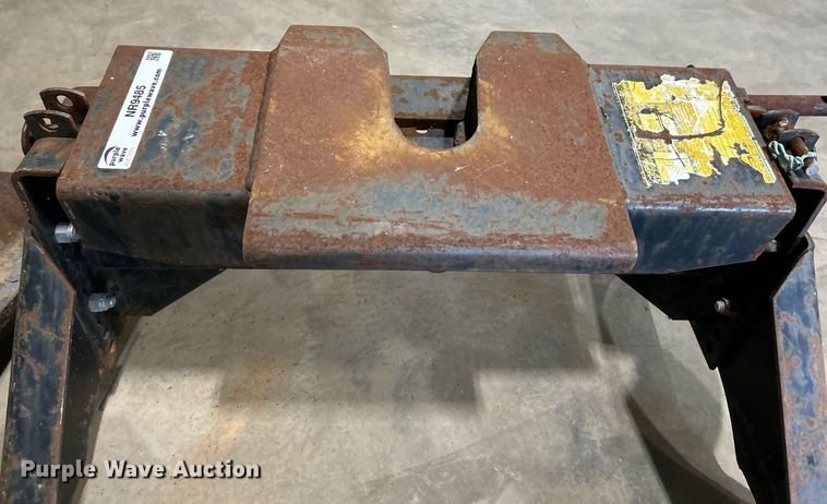 image for item NR9485 (2) 5th wheel hitches