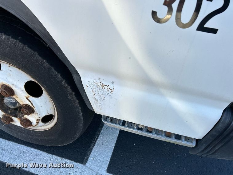 image for item NR9487 1999 Isuzu NPR  street sweeper truck