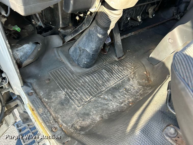 image for item NR9487 1999 Isuzu NPR  street sweeper truck