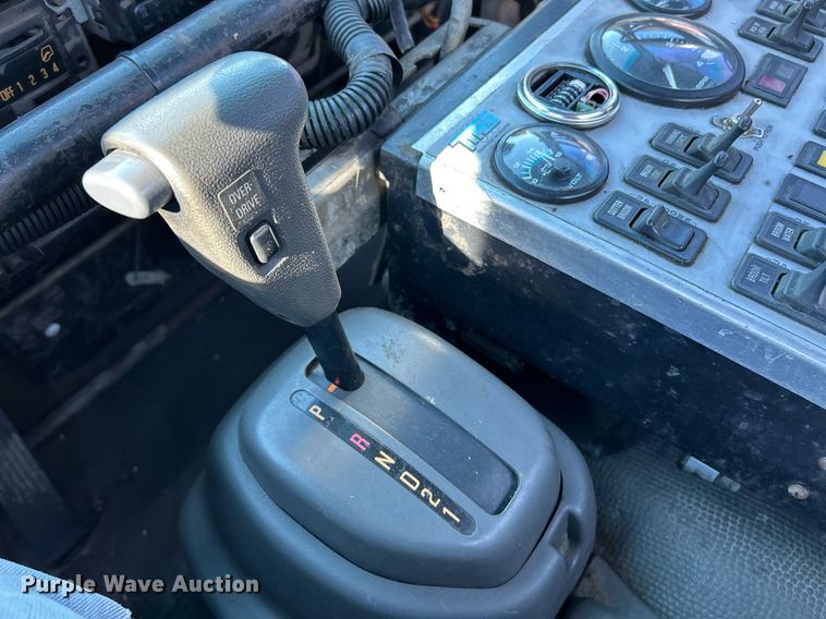 image for item NR9487 1999 Isuzu NPR  street sweeper truck