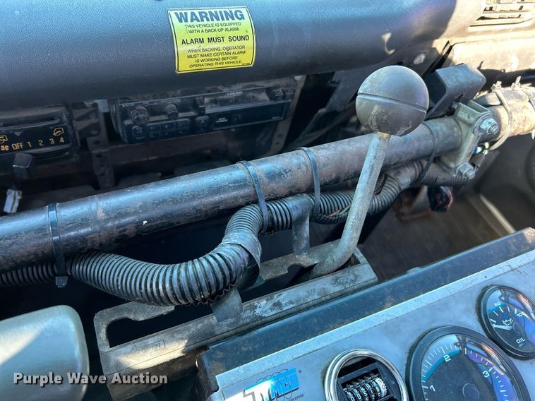 image for item NR9487 1999 Isuzu NPR  street sweeper truck