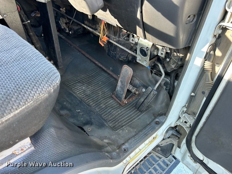 image for item NR9487 1999 Isuzu NPR  street sweeper truck