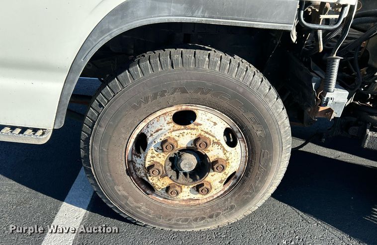 image for item NR9487 1999 Isuzu NPR  street sweeper truck