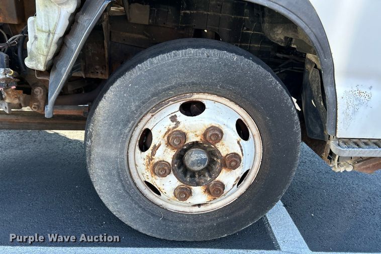 image for item NR9487 1999 Isuzu NPR  street sweeper truck