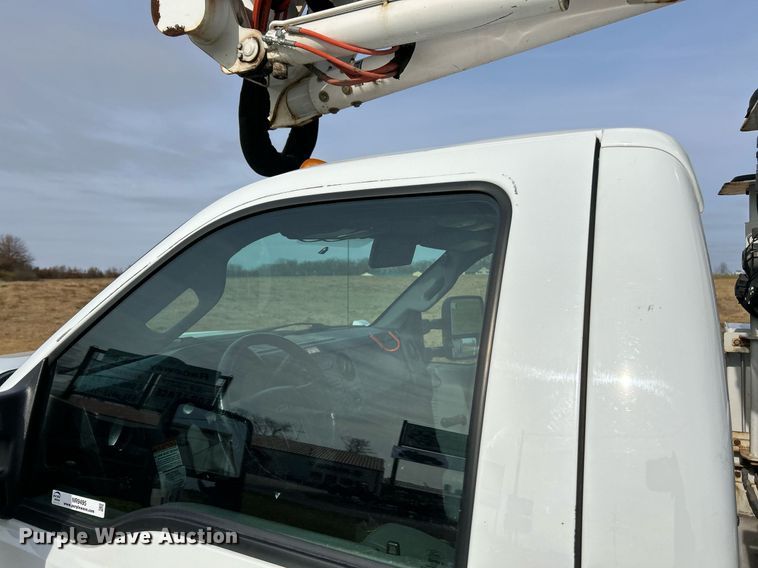 image for item NR9495 2016 Ford F550 Super Duty  bucket truck