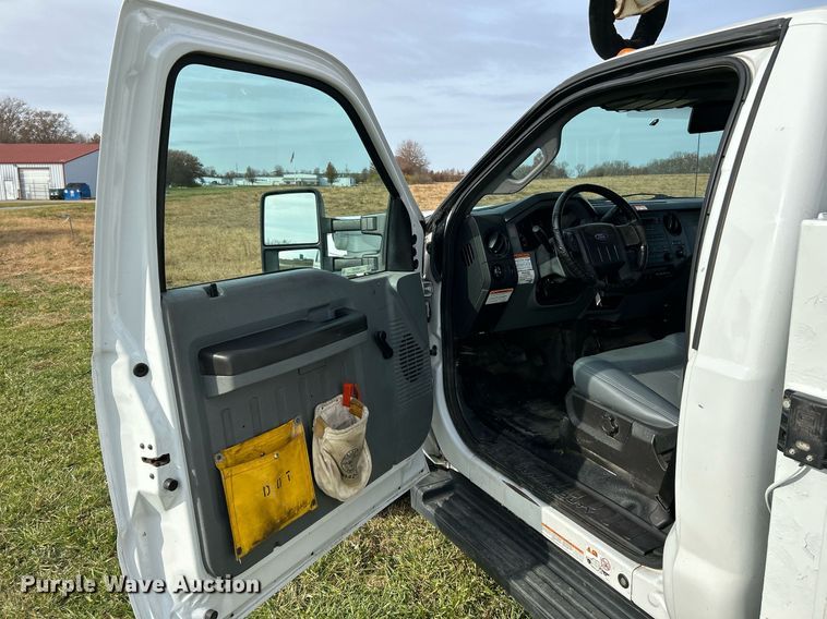 image for item NR9495 2016 Ford F550 Super Duty  bucket truck