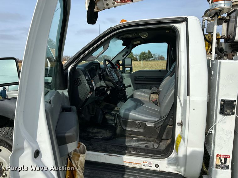 image for item NR9495 2016 Ford F550 Super Duty  bucket truck