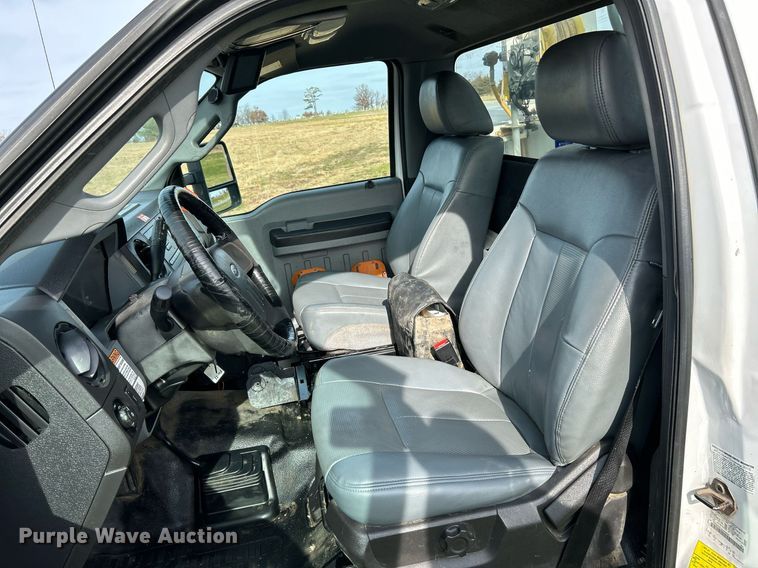 image for item NR9495 2016 Ford F550 Super Duty  bucket truck