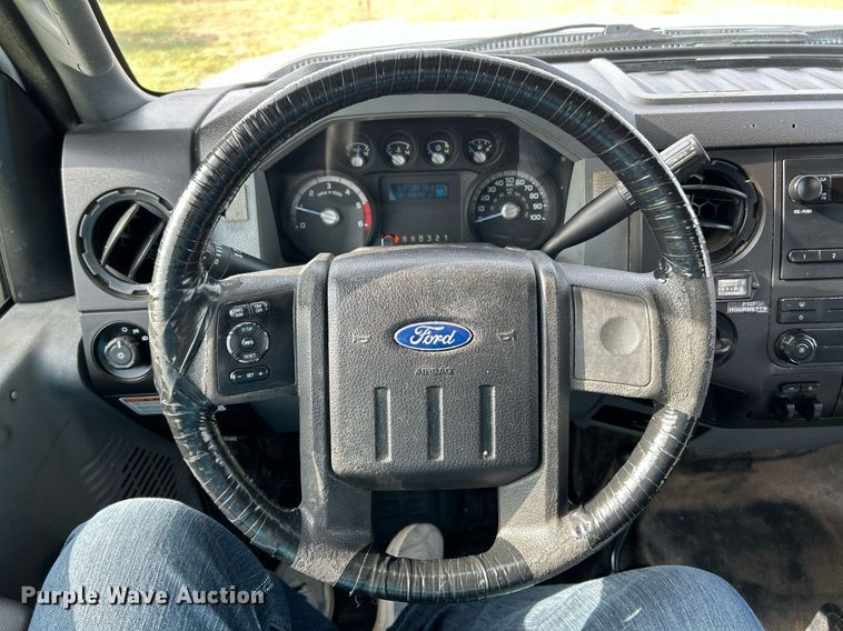 image for item NR9495 2016 Ford F550 Super Duty  bucket truck