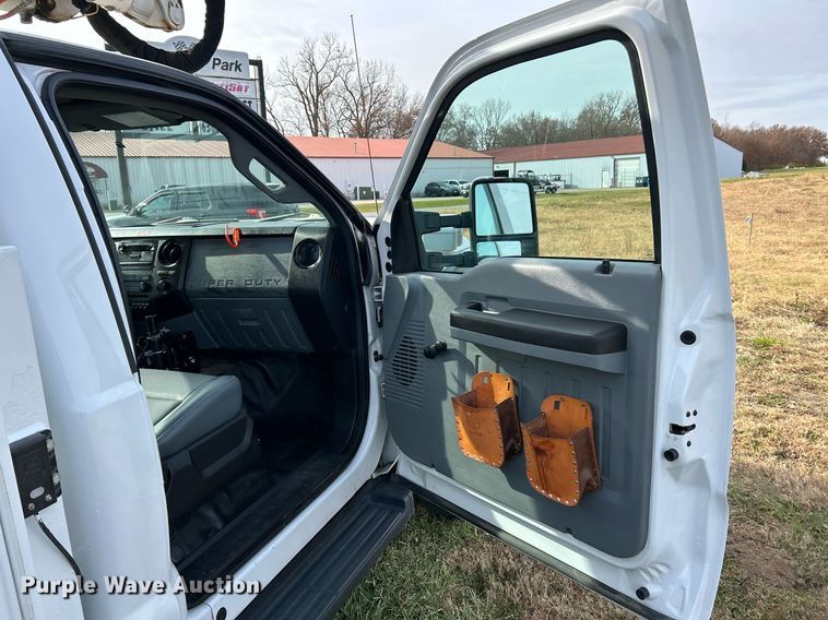 image for item NR9495 2016 Ford F550 Super Duty  bucket truck