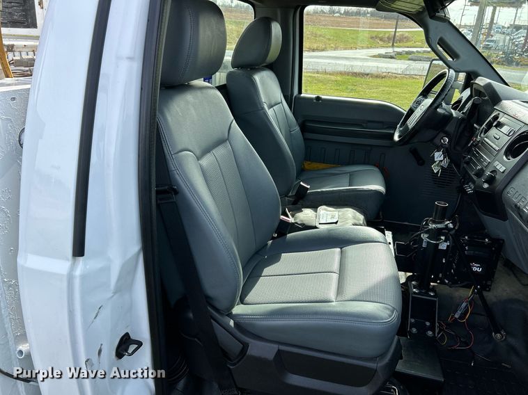 image for item NR9495 2016 Ford F550 Super Duty  bucket truck