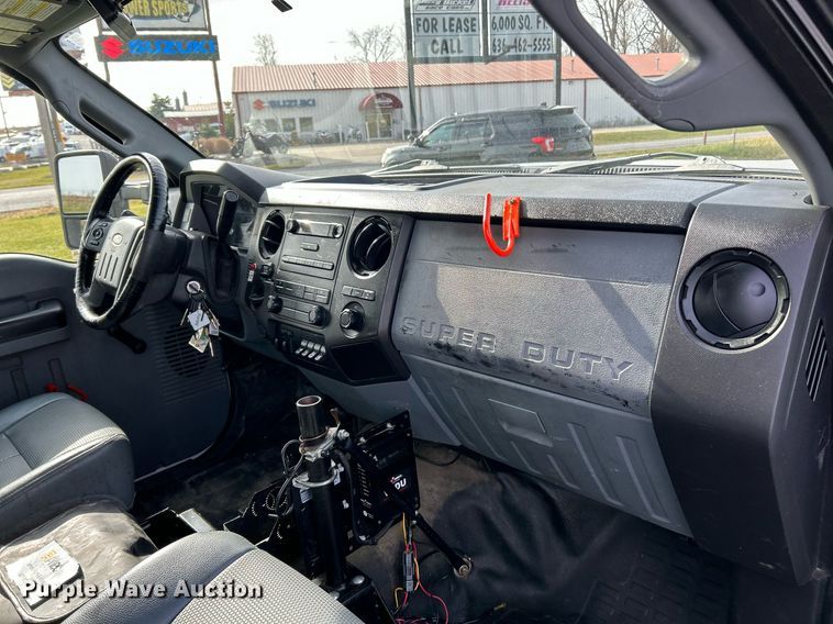 image for item NR9495 2016 Ford F550 Super Duty  bucket truck