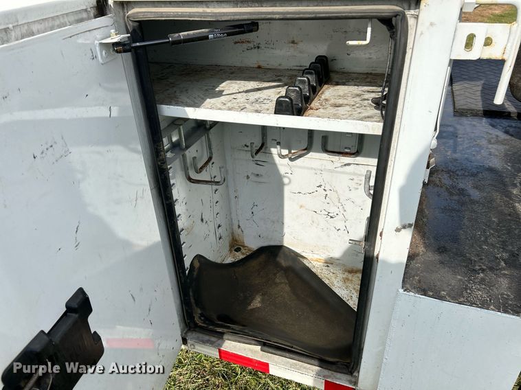 image for item NR9495 2016 Ford F550 Super Duty  bucket truck