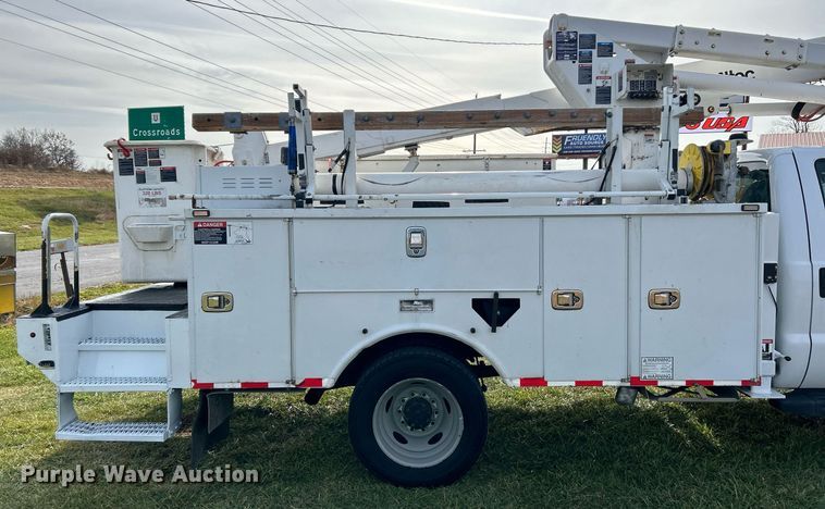 image for item NR9495 2016 Ford F550 Super Duty  bucket truck