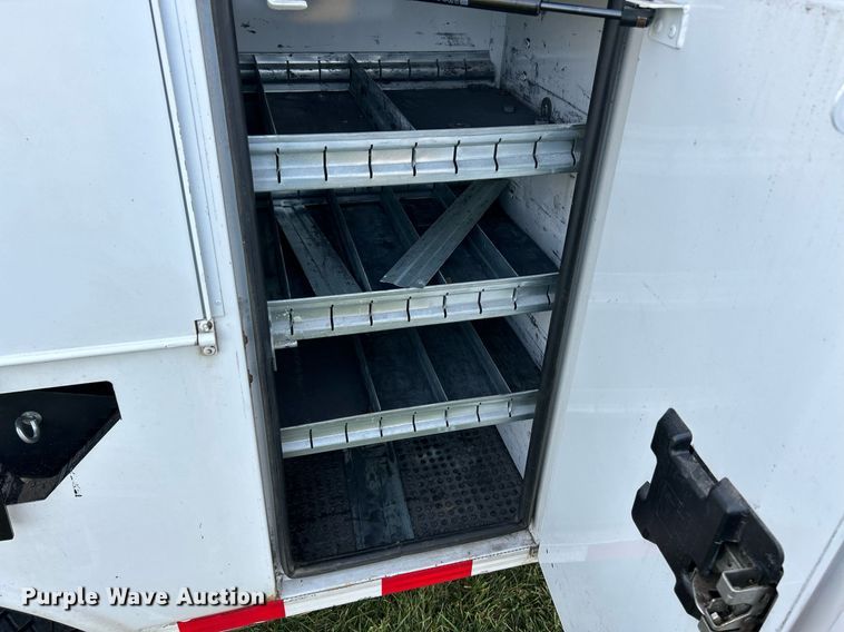 image for item NR9495 2016 Ford F550 Super Duty  bucket truck