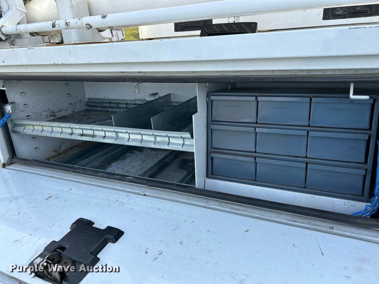 image for item NR9495 2016 Ford F550 Super Duty  bucket truck