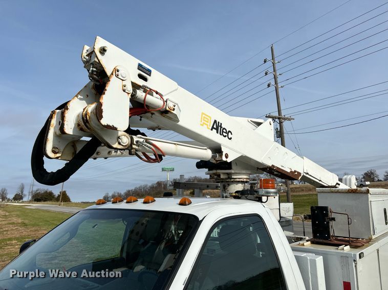 image for item NR9495 2016 Ford F550 Super Duty  bucket truck