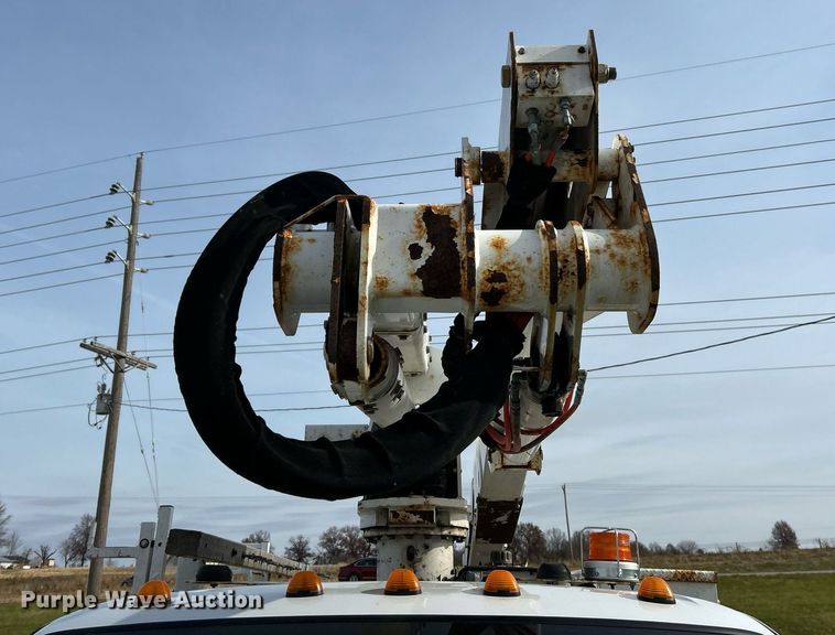 image for item NR9495 2016 Ford F550 Super Duty  bucket truck