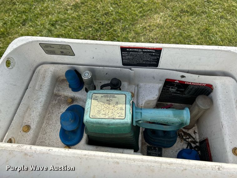 image for item NR9495 2016 Ford F550 Super Duty  bucket truck