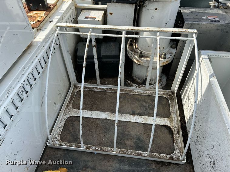 image for item NR9495 2016 Ford F550 Super Duty  bucket truck