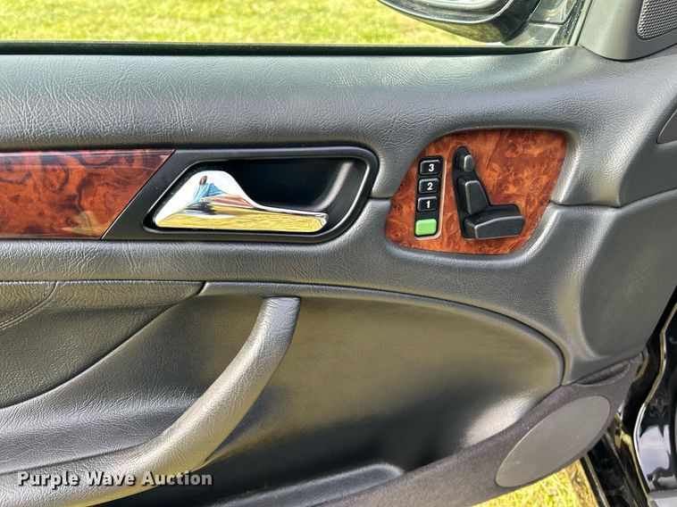 image for item NR9496 2002 Mercedes Benz CLK 320  Convertible