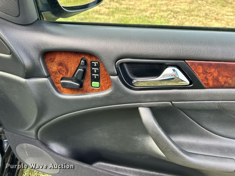 image for item NR9496 2002 Mercedes Benz CLK 320  Convertible